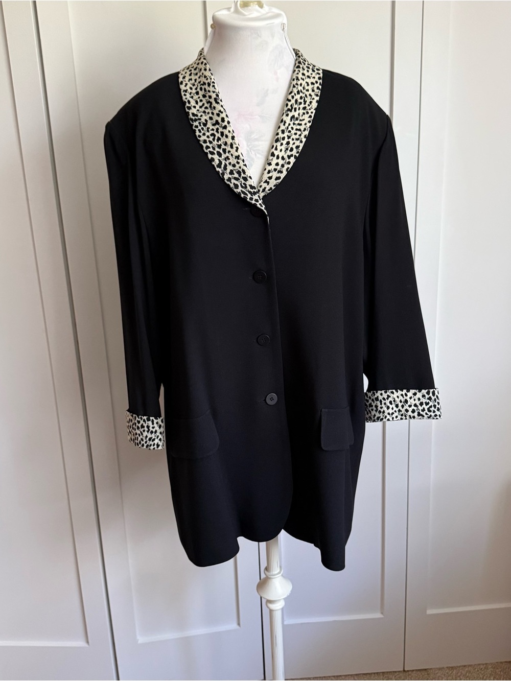 Black Blazer w/ Leopard Trim Collar & Cuffs – Chic Statement Jacket Size 2